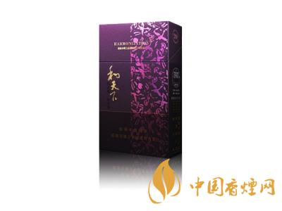 2020白沙和天下價格表和圖片 2020和天下香煙是白沙牌香煙中的一種，說起和天下香煙，相信大家都認識，和天下是高端香煙品牌,隸屬于湖南中煙工業(yè)有限責(zé)任公司，那么，2020年白沙和天下多少錢一包呢?趕緊來看看吧!  和天下香煙  和天下香煙時尚大氣的包裝　簡潔流暢的線條　以紫色為主色調(diào)的搭配　無一不顯示出和天下的不凡紫色在中國傳統(tǒng)里是尊貴的顏色，如北京故宮又稱為“紫禁城”亦有所謂“紫氣東來” 口感上此款雅香綿滑，香氣醇和，余味純凈，實屬難得一見的神品啊!  系列產(chǎn)品  和天下(尊尚中支)  類型： 烤煙型  煙氣煙堿量： 0.0 mg  煙長： 84 mm  過濾嘴長： 25 mm  包裝形式： 條盒硬盒  單盒支數(shù)： 20  銷售形式： 國產(chǎn)內(nèi)銷  生產(chǎn)狀態(tài)： 待上市  備注： 白沙和天下尊尚中支  和天下(尊尚5000)  類型： 烤煙型  煙氣煙堿量： 0.0 mg  煙長： 88 mm  過濾嘴長： 25 mm  包裝形式： 條盒硬盒  單盒支數(shù)： 20  銷售形式： 國產(chǎn)內(nèi)銷  生產(chǎn)狀態(tài)： 已上市  備注： 白沙和天下尊尚5000  白沙(硬和天下雙中支)  單盒參考價： 90 元  條盒參考價： 900 元  條盒批發(fā)價： 763.2 元  小盒條形碼： 6901028204798  條包條形碼： 6901028204804  白沙(和天下天下韶山)  單盒參考價： 100 元  條盒參考價： 1000 元  小盒條形碼： 6901028196925  條包條形碼： 6901028196932  白沙(軟和天下檀香)  單盒參考價： 100 元  條盒參考價： 1000 元  條盒批發(fā)價： 763.2 元  白沙(和天下細支)  單盒參考價： 100 元  條盒參考價： 1000 元  條盒批發(fā)價： 720.8 元  小盒條形碼： 6901028196048  條包條形碼： 6901028196055  白沙(軟和天下)  單盒參考價： 100 元  條盒參考價： 1000 元  條盒批發(fā)價： 720.8 元  小盒條形碼： 6901028196017  條包條形碼： 6901028196024  白沙(和天下)  單盒參考價： 100 元  條盒參考價： 1000 元  條盒批發(fā)價： 848 元  小盒條形碼： 6901028196925  條包條形碼： 6901028196932  通過以上的信息可以了解到2020年白沙和天下的價格，以上就是香煙網(wǎng)為您提供的關(guān)于2020白沙和天下價格表和圖片，白沙和天下多少錢一包?的信息，想要了解更多的信息請來關(guān)注香煙網(wǎng)吧!白沙和天下多少錢一包？