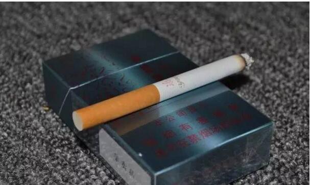 黃鶴樓游泳回歸，爺爺輩最喜愛的香煙品牌