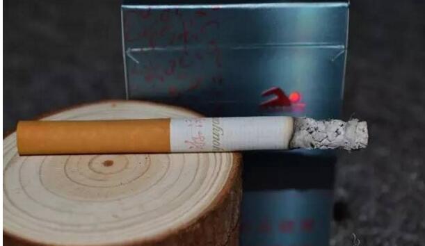 黃鶴樓游泳回歸，爺爺輩最喜愛的香煙品牌